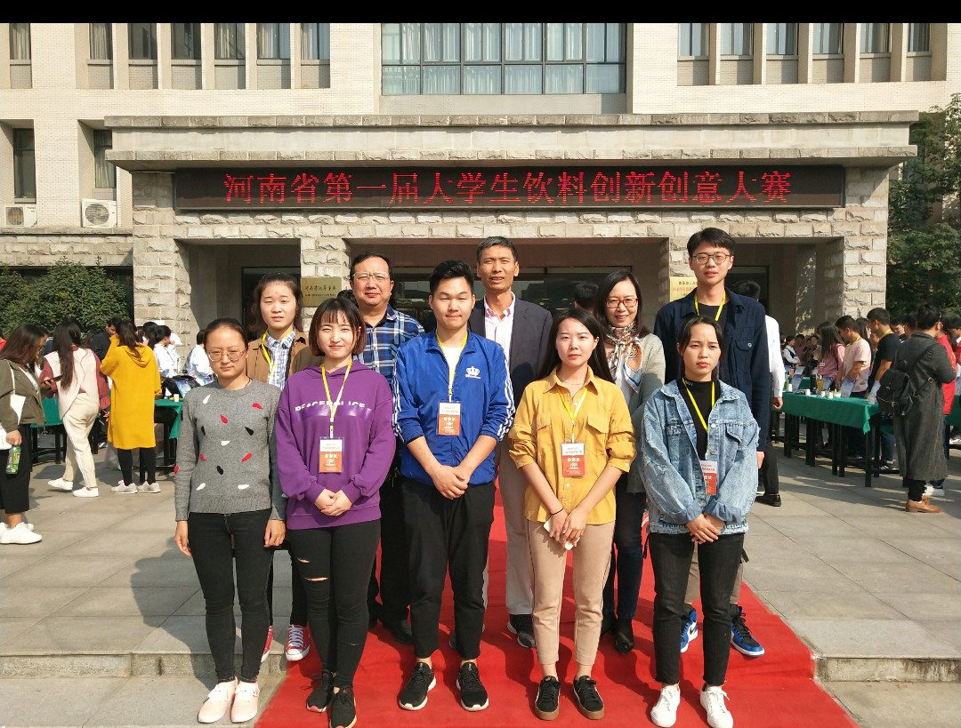 参赛师生合影